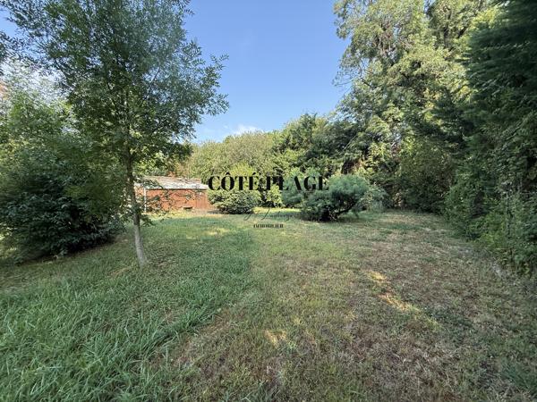 TERRAIN A BÂTIR - PROCHE PLAGE DE NAUZAN - 774 M² AU PRIX DE 299 250 € FAI