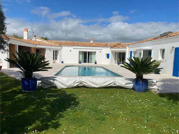 Maison Lagord 7 pièces 207 m2 ; 4 chambres ,piscine