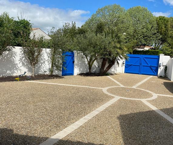 Maison Lagord 7 pièces 207 m2 ; 4 chambres ,piscine