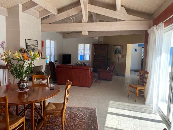 Maison Lagord 7 pièces 207 m2 ; 4 chambres ,piscine