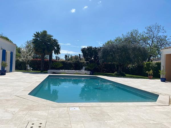 Maison Lagord 7 pièces 207 m2 ; 4 chambres ,piscine