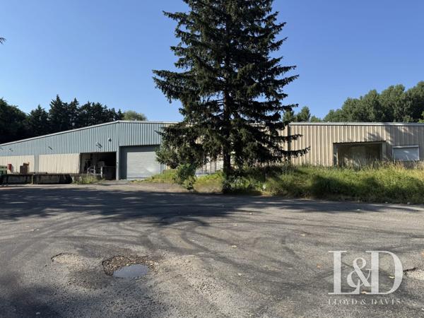 Local industriel avec bureaux esur terrain de 10000 m2  périphérie de VALENCE