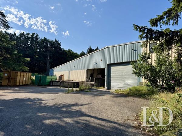 Local industriel avec bureaux esur terrain de 10000 m2  périphérie de VALENCE