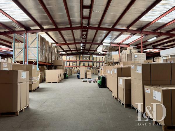 Local industriel avec bureaux esur terrain de 10000 m2  périphérie de VALENCE