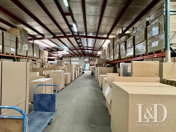 Local industriel avec bureaux esur terrain de 10000 m2  périphérie de VALENCE