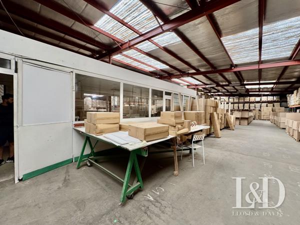 Local industriel avec bureaux esur terrain de 10000 m2  périphérie de VALENCE