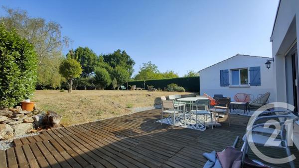 Maison à vendre  6 pièces - 134 m 2   COMMEQUIERS  - 85