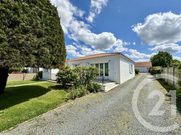 Maison à vendre  6 pièces - 134 m 2   COMMEQUIERS  - 85