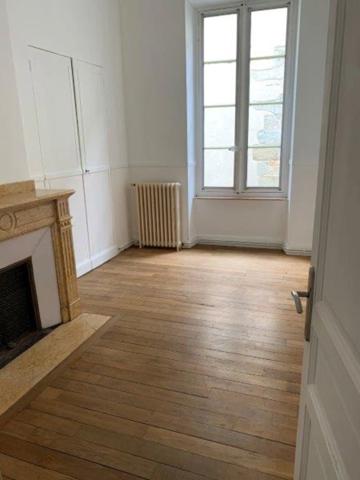 Dpt Aude (11), à vendre CARCASSONNE appartement T4 de 126 m²  3 chambres 1 terrasse