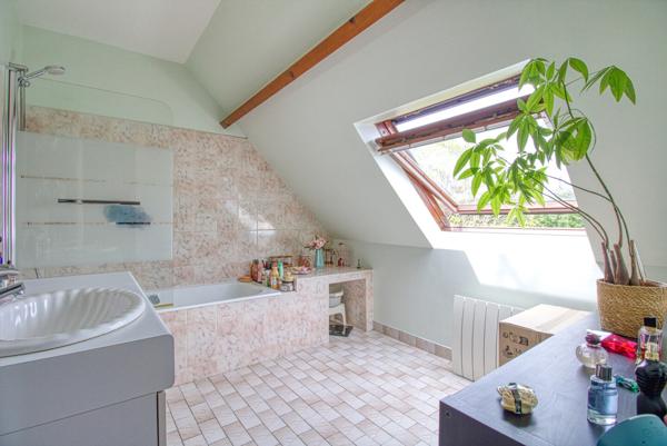 CHALIFERT – Maison familiale avec piscine sur un terrain de 827 m²