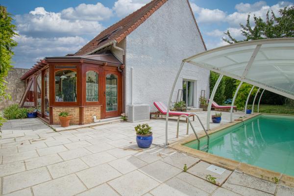 CHALIFERT – Maison familiale avec piscine sur un terrain de 827 m²