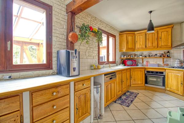 CHALIFERT – Maison familiale avec piscine sur un terrain de 827 m²
