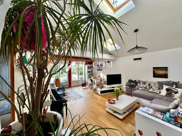 Appartement 5 pièce(s) 2 chambre(s) 90 m²