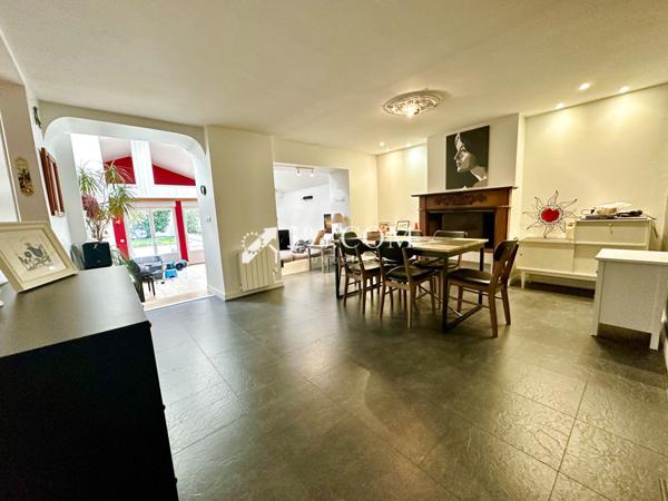 Appartement 5 pièce(s) 2 chambre(s) 90 m²