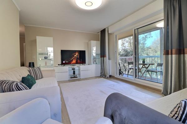 Marseille (13010) Marseille 10ième, dans une résidence au calmeT4 avec balcon et vue dans les arbres ...