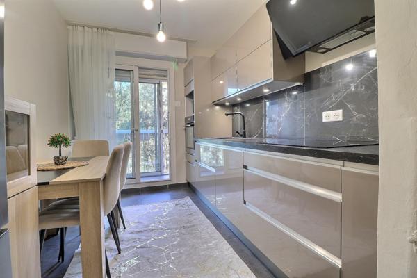 Marseille (13010) Marseille 10ième, dans une résidence au calmeT4 avec balcon et vue dans les arbres ...