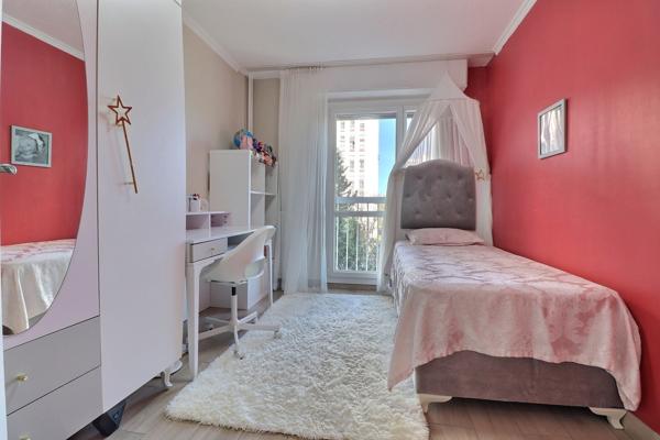 Marseille (13010) Marseille 10ième, dans une résidence au calmeT4 avec balcon et vue dans les arbres ...