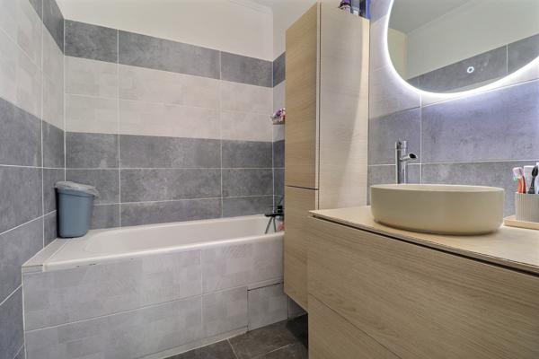 Marseille (13010) Marseille 10ième, dans une résidence au calmeT4 avec balcon et vue dans les arbres ...