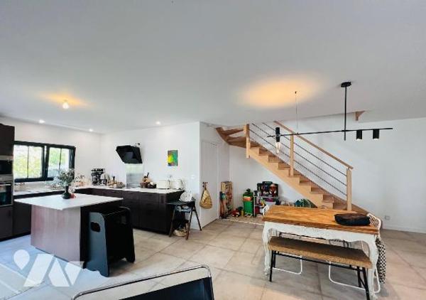 A VENDRE - LA TURBALLE - PROCHE PLAGE ET COMMERCES MASION T5 RECENTE - VENDUE LOUEE
Située à 5...