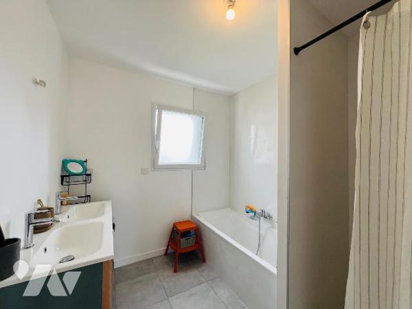 A VENDRE - LA TURBALLE - PROCHE PLAGE ET COMMERCES MASION T5 RECENTE - VENDUE LOUEE
Située à 5...