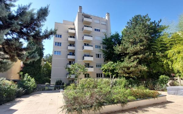 Appartement à vendre    3 pièces • 78,94 m2 Lyon 1
