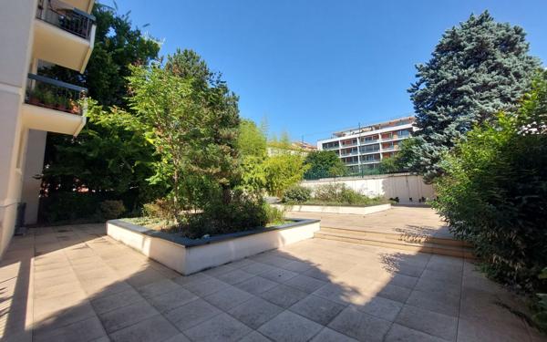 Appartement à vendre    3 pièces • 78,94 m2 Lyon 1