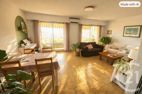 Appartement F3 à vendre  3 pièces - 73 m 2   TOULON  - 83