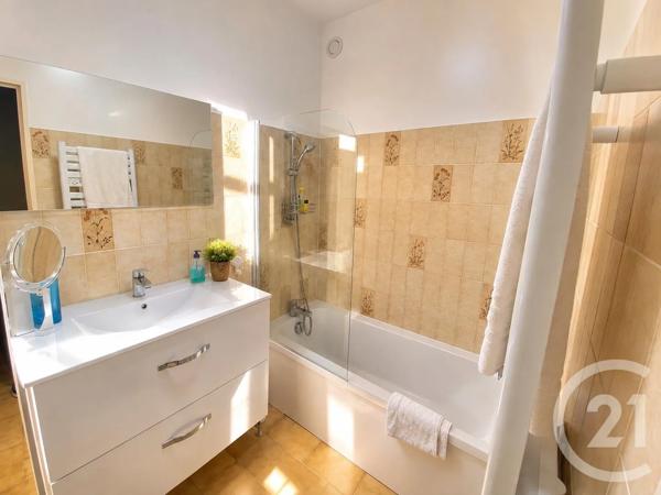 Appartement F3 à vendre  3 pièces - 73 m 2   TOULON  - 83
