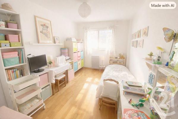 Appartement F3 à vendre  3 pièces - 73 m 2   TOULON  - 83