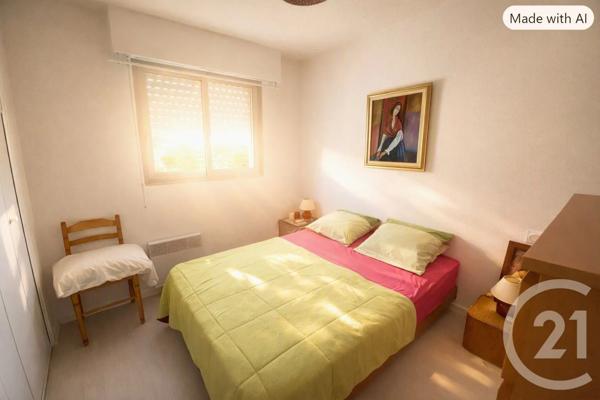 Appartement F3 à vendre  3 pièces - 73 m 2   TOULON  - 83