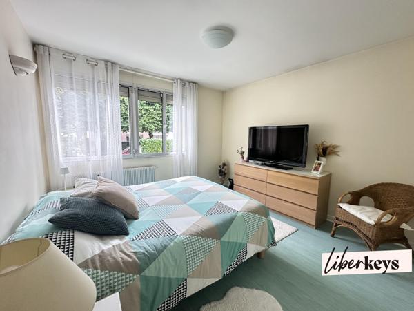 RARE, PLAIN PIED AVEC SOUS-SOL AU BLANC MESNIL