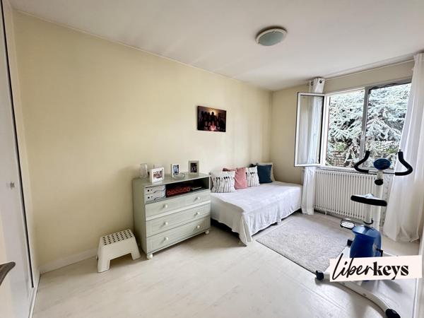 RARE, PLAIN PIED AVEC SOUS-SOL AU BLANC MESNIL