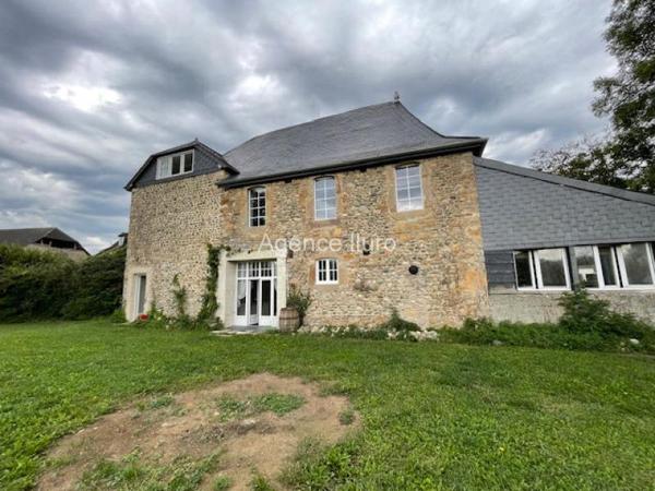 Maison - Proximite oloron-sainte-marie - Réf.:205356 PROXIMITE IMMEDIATE OLORON - TRES BELLE MAISON DE CARACTERE DU XVII EME SIECLE RENOVEE -
