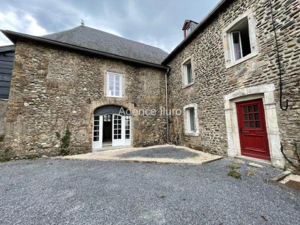 Maison - Proximite oloron-sainte-marie - Réf.:205356 PROXIMITE IMMEDIATE OLORON - TRES BELLE MAISON DE CARACTERE DU XVII EME SIECLE RENOVEE -