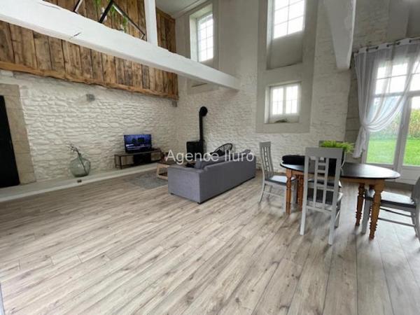 Maison - Proximite oloron-sainte-marie - Réf.:205356 PROXIMITE IMMEDIATE OLORON - TRES BELLE MAISON DE CARACTERE DU XVII EME SIECLE RENOVEE -