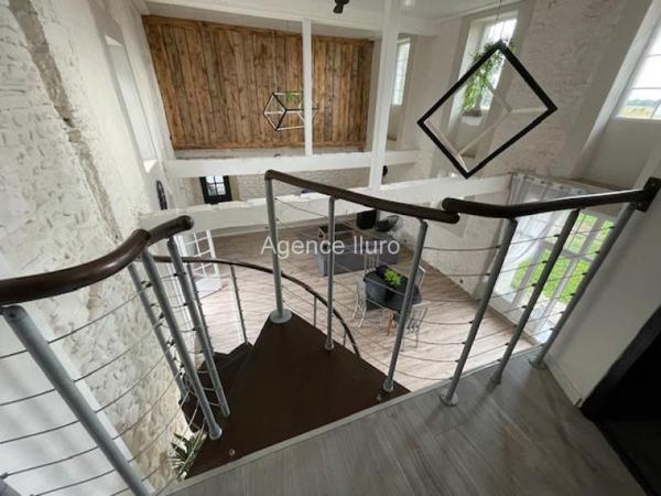 Maison - Proximite oloron-sainte-marie - Réf.:205356 PROXIMITE IMMEDIATE OLORON - TRES BELLE MAISON DE CARACTERE DU XVII EME SIECLE RENOVEE -