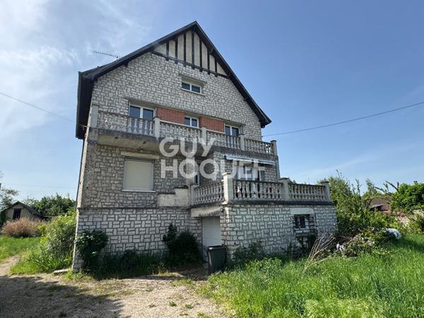 Maison familiale de 200 m2 avec 5 chambres à Dordives et son terrain de 2800 m2.