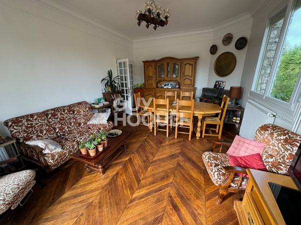 Maison familiale de 200 m2 avec 5 chambres à Dordives et son terrain de 2800 m2.