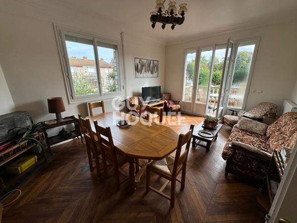 Maison familiale de 200 m2 avec 5 chambres à Dordives et son terrain de 2800 m2.