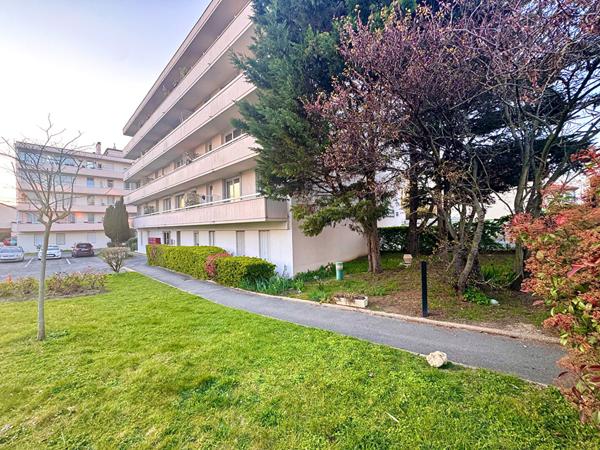 STUDIO à vendre en dernier étage- Idéal investisseur