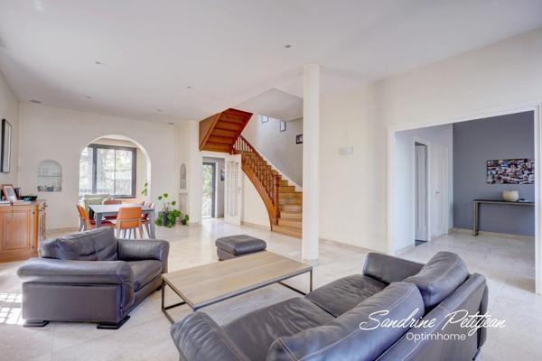 Maison bourgeoise 228m² - 6 chambres - Jardin - Saint Priest Village