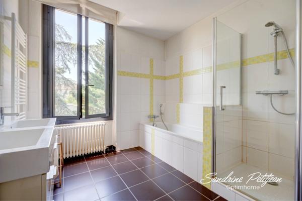 Maison bourgeoise 228m² - 6 chambres - Jardin - Saint Priest Village