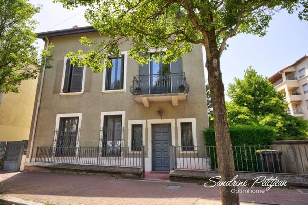 Maison bourgeoise 228m² - 6 chambres - Jardin - Saint Priest Village
