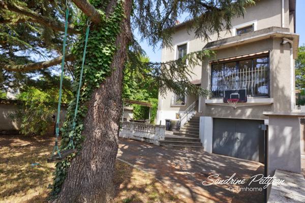 Maison bourgeoise 228m² - 6 chambres - Jardin - Saint Priest Village