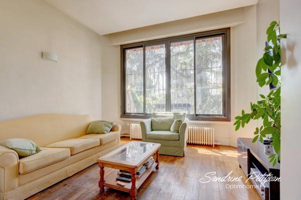 Maison bourgeoise 228m² - 6 chambres - Jardin - Saint Priest Village