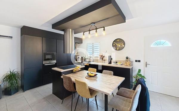 Maison à vendre    4 pièces •  Pia