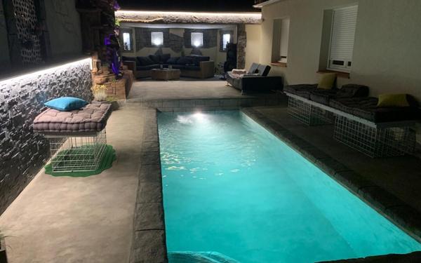 Maison à vendre    4 pièces •  Pia