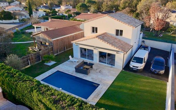 Maison à vendre    5 pièces •  Martillac