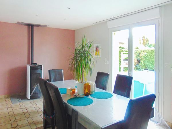 Pavillon 112 m², de 1982, 4 chs, terrain 969 m², Cerisy Belle Etoile