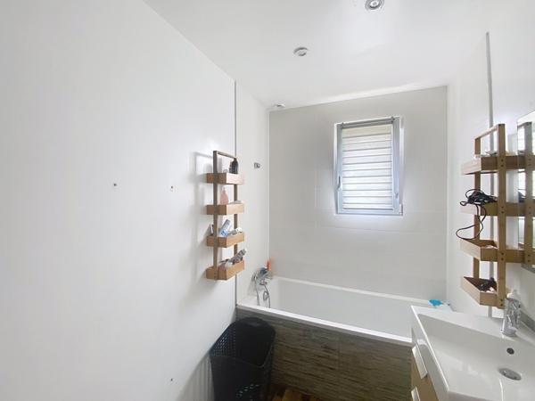 Pavillon 112 m², de 1982, 4 chs, terrain 969 m², Cerisy Belle Etoile